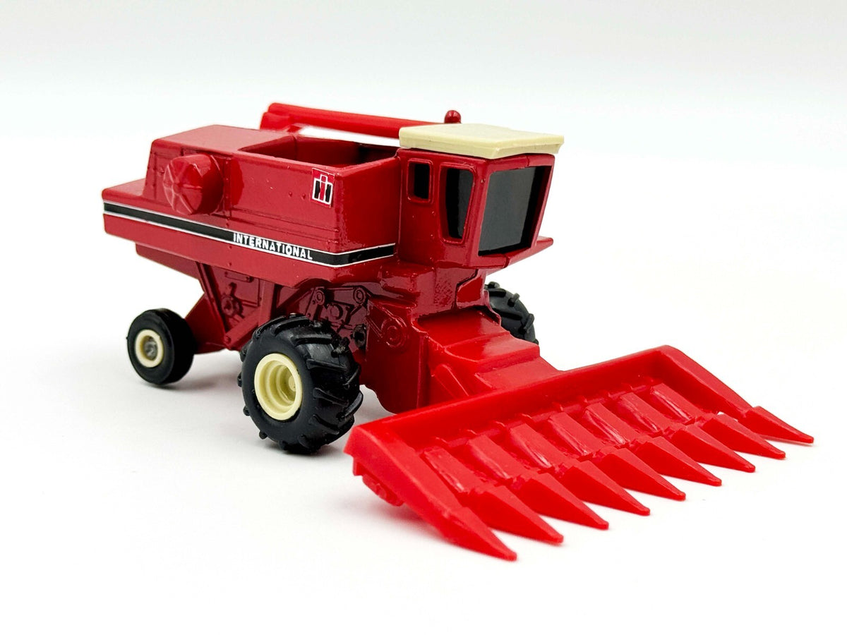 1/80 International Combine w/ Corn Head