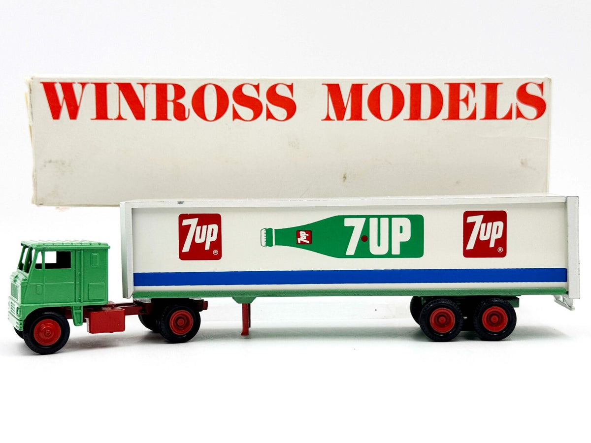 1/64 Winross Truck Semi 7 UP Soda A062