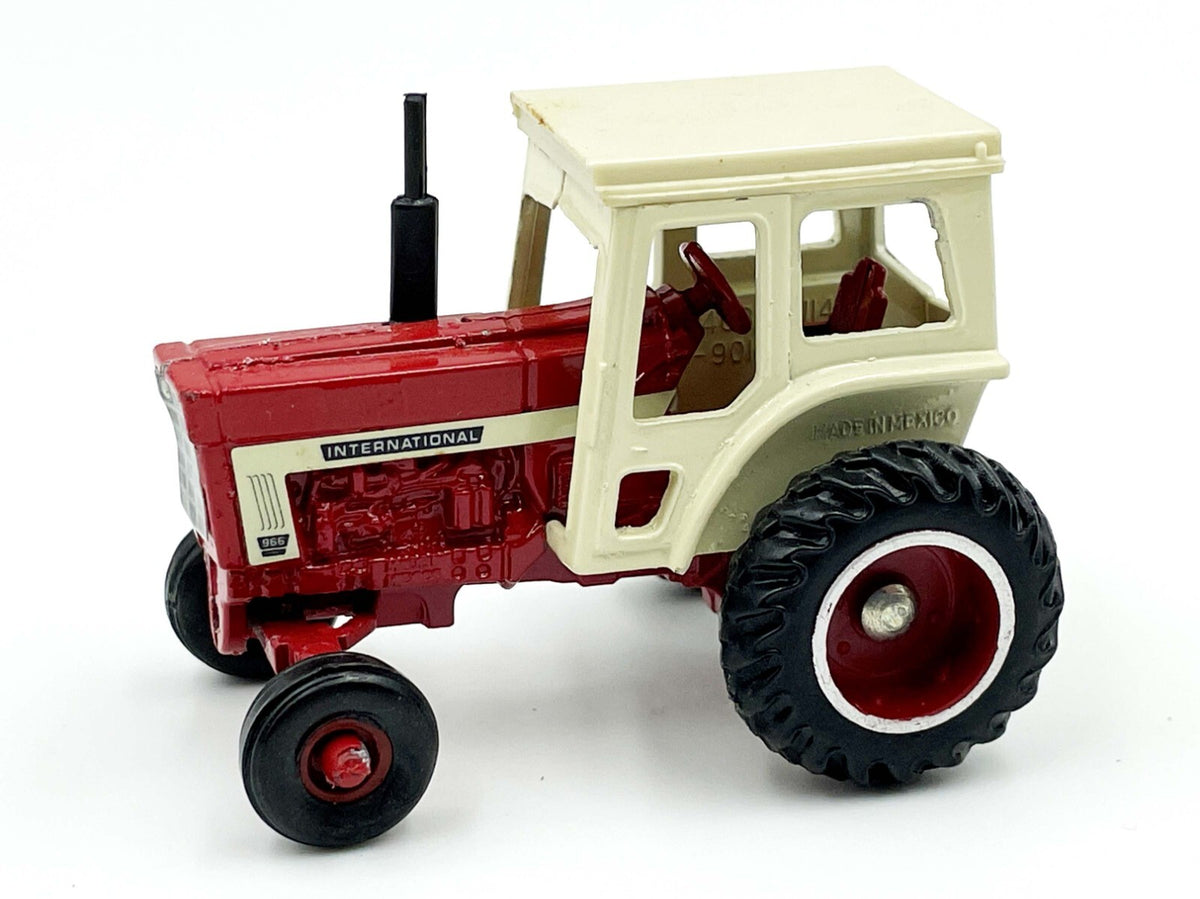 1/64 International White Stripe 966 w/ Cab