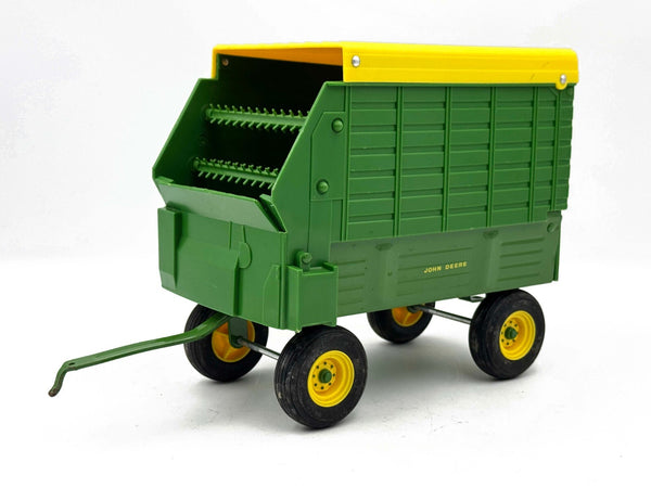1/16 John Deere Forage Wagon w/ Large Wheels